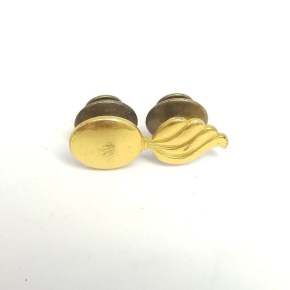 Vintage US Army Regulation Flaming Bomb Lapel Pin, Gold Tone Metal Brooch - Picture 4 of 5